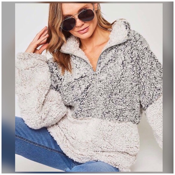 Two Tone Relaxed Fit Sherpa Pullover Top - Picture 2 of 8